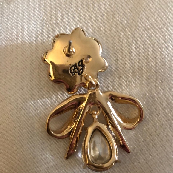 Betsey Johnson Faux Pearl Cluster & Gold Bow Crystal Drop Earrings Pink Lip NWT - Picture 5 of 13